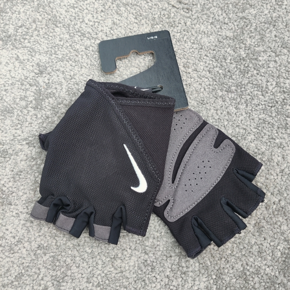 Nike Essentials Fitness Gloves Size Large Black Gym Training Biking NEW Perform